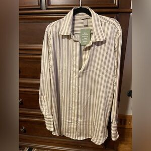 Women’s H&M silky top.